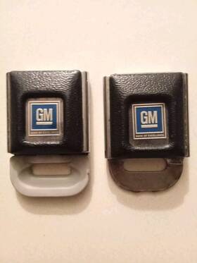 Rcf-67 Rcf T4074 1&313 Vtg Gm Seat Belt Latch Lot Of 2 #313 1772 F& 1701 06 1 Used