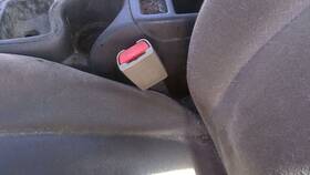 21303395 Saturn 00-02 Sl1 Sedan Driver Left Front Seat Belt Buckle Female Receiver Gray 11c