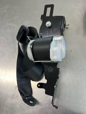 212.su1q15 Subaru 2015-2017 Outback Legacy Drivers Side Rear Seat Belt Retractor 557595