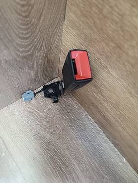 1593201-00-c Tesla 21-24 Oem Model S P2 Rear Left Driver Side Center Seat Belt Buckle Latch