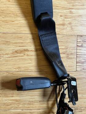 6471643fgc Tesla M3 2r Seatbelt Buckle Ctr And Rh Blk