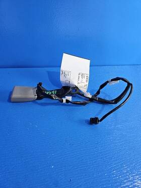 210-50541 Toyota Seat Belt Front Bucket Driver Buckle Japan Built Fits 06-12 Rav4 4739