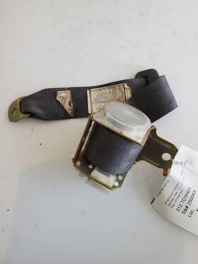 212.to1h01 Toyota Camry 2001 Seat Belt Rear 5939