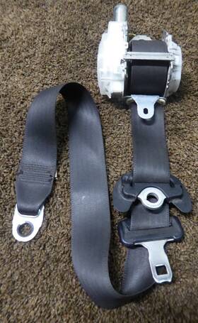 53121-p Toyota 2009 2010 Corolla Front Left Driver Side Seat Belt Retractor Black Lh Oem