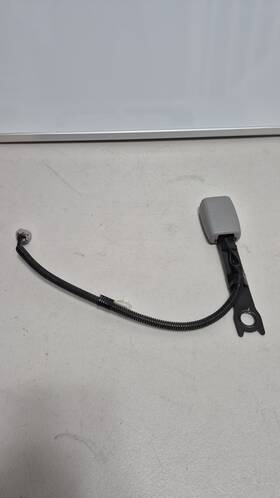 Toyota 7323008040e0 2015-2020 Sienna Front Right Seat Side Belt Buckle