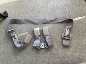 73300-35010-e1 Toyota 2001 4 Runner Rear Center Mounted Seat Belt Buckle Assembly 1996-2002