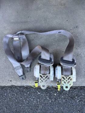 73940-0c010 Toyota 2001 2007 Sequoia Oem Front Left And Right Seat Belt Pretensioner Assembly