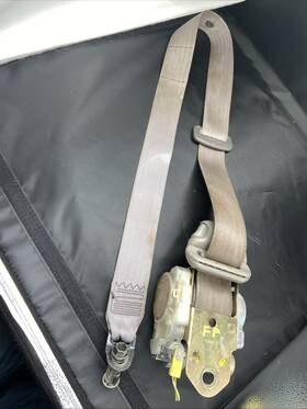 Toyota A431217906b 2001-02 Sequoia Front Right Passenger Side Seat Belt Retractor Gray Oem