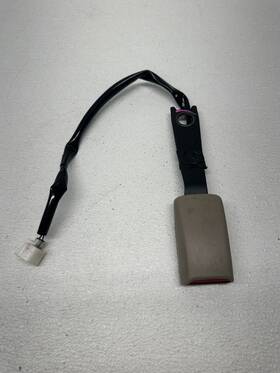 E0679902 Toyota 2005 - 2006 Tundra Crew Cab Front Right Side Seat Belt Buckle Oem 242029