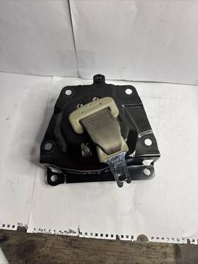Sequoia2001-2007 Toyota Sequoia20012007 Center Rear Third 3rd Row Seat Belt Oem