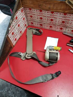 210-51389 Toyota Tundra Seat Belt Front 60/40 Split Driver Retractor Fits 01-04 145584