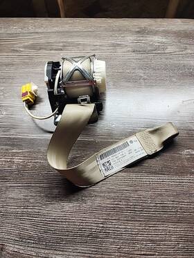 1q1857706e Volkswagen 2007 - 2010 Eos Lux Front Right Passenger Side Seatbelt Seat Belt S2 1q1857706e Volkswagen 2007 - 2010 Eos Lux Front Right Passenger Side Seatbelt Seat Belt S2