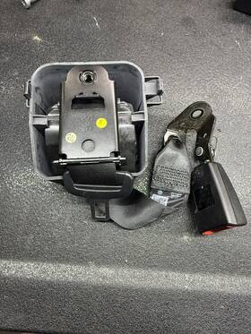 561857740qvz Volkswagen 2012-2022 Passat Rear Seat Center Seatbelt Retractor Oem