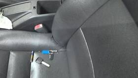 210-51473 Volvo Seat Belt Front Bucket Driver Buckle Fits 01-03 40 Series 1759347